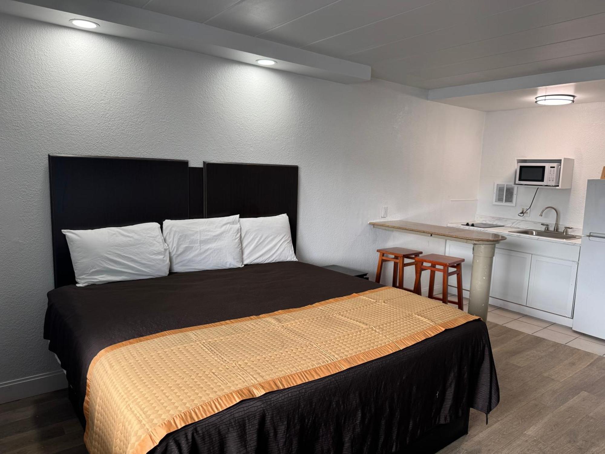 Belmont Inn & Suites เวอร์จิเนียบีช ภายนอก รูปภาพ